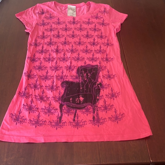 Chandelier and chair graphic tee - Picture 1 of 6